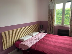 Room - The house of happiness (BAGNOLS EN FORET)