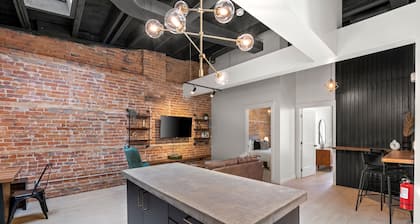 The Goodman: Front Street Flats