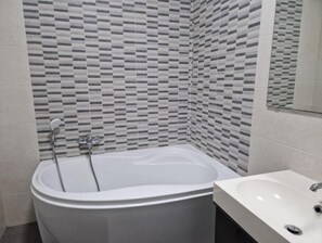 Shower, towels