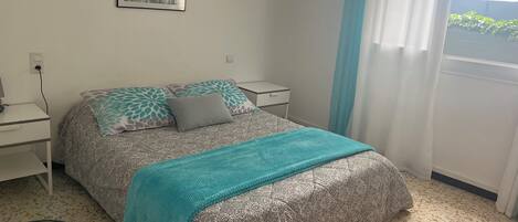 2 chambres, fer et planche à repasser, Wi-Fi, draps fournis