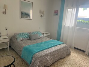 2 slaapkamers, een strijkplank/strijkijzer, wifi, beddengoed