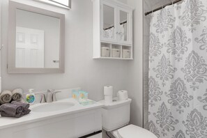 Hårtørrer, håndklæder, Sæbe, Toiletpapir