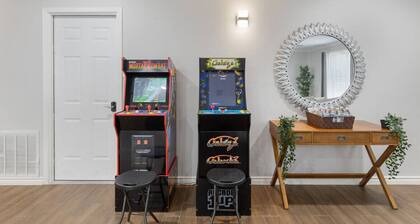 NEWLY Remodeled March 2025! *Pool Table*Arcades