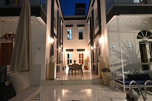 Deluxe Villa | Living area