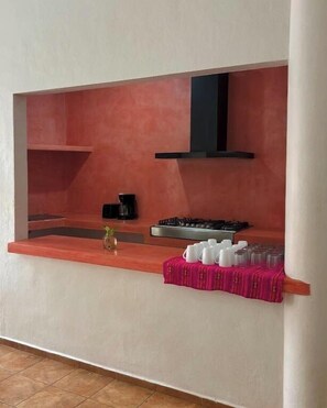 Microwave, stovetop, toaster, rice cooker - Hotel International House  (Playa del Carmen)