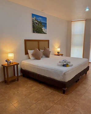 Habitación estándar con 1 cama matrimonial o 2 individuales | 1 habitación, escritorio, wifi gratis y ropa de cama