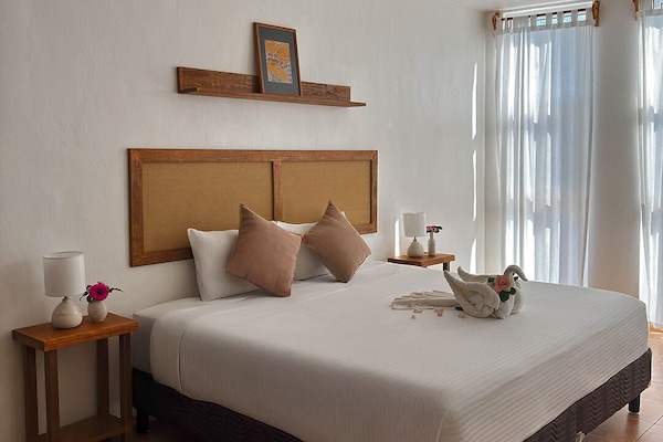Habitación Deluxe con 1 cama doble o 2 individuales | Minibar, escritorio, tabla de planchar con plancha y wifi gratis
