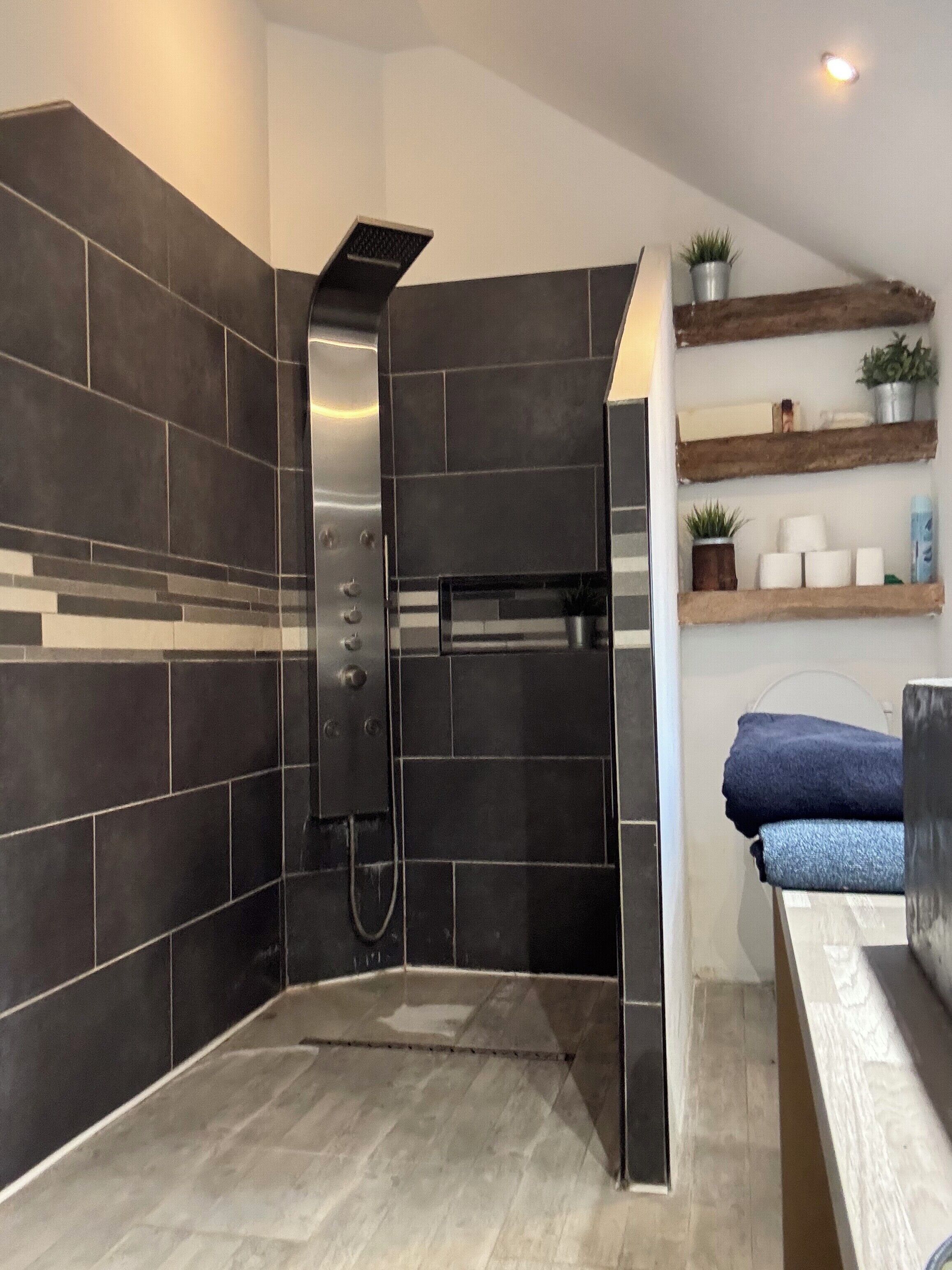 Jetted tub, hair dryer, towels, soap