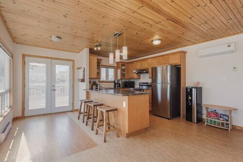Hay Bay waterfront retreat - Sunshine's cottage
