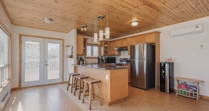 Hay Bay waterfront retreat - Sunshine's cottage