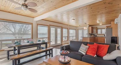 Hay Bay waterfront retreat - Sunshine's cottage