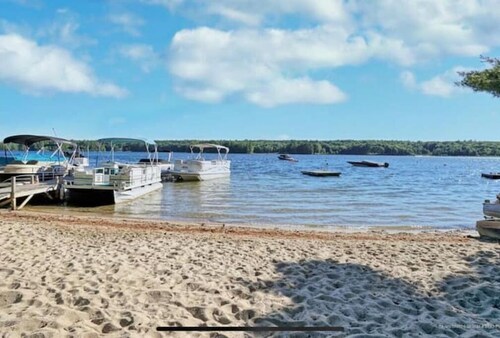 Bright and Peaceful 6 Bedroom Home on Sebago Lake