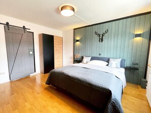 3 bedrooms, desk, travel crib, free WiFi