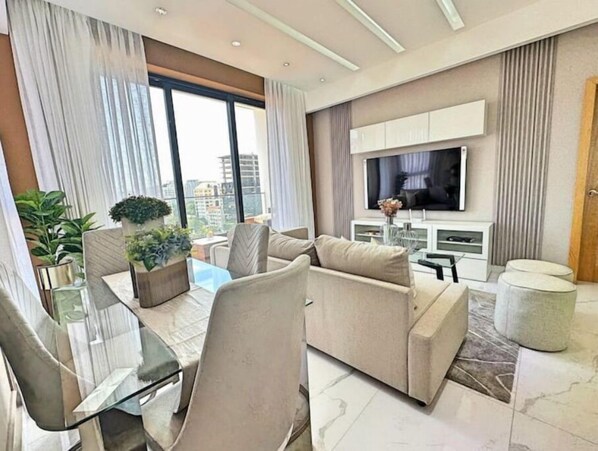 Living area - Luxury Amazing Views | Rooftop Pool |Gym @Piantini (Santo Domingo)