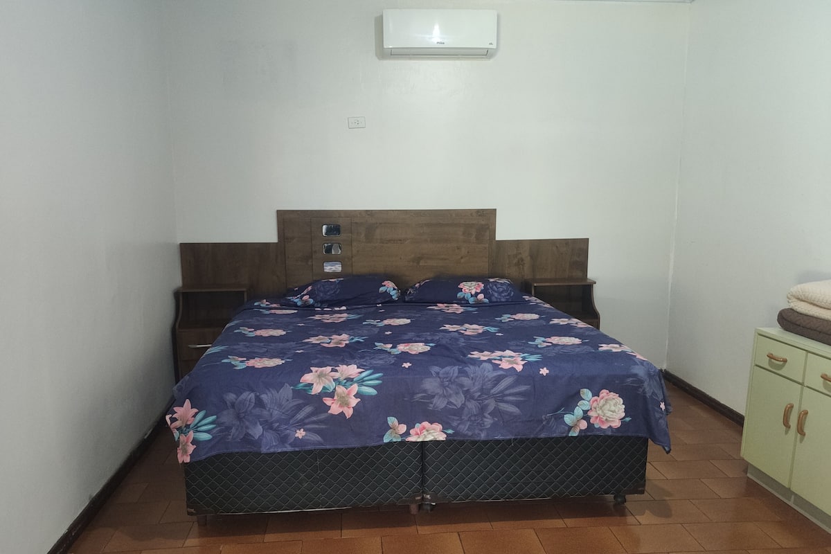 Chambre Confort Double ou avec lits jumeaux | Wi-Fi gratuit, draps fournis