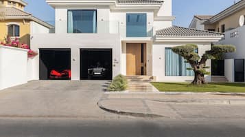 Villa Exclusive, 5 camere da letto, piscina privata, di fronte alla spiaggia | 5 camere, biancheria in cotone egiziano