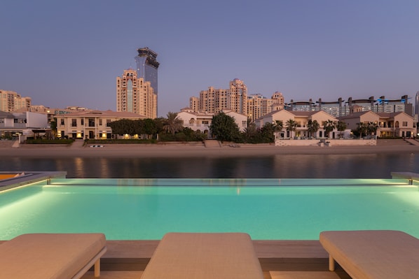 Private pool