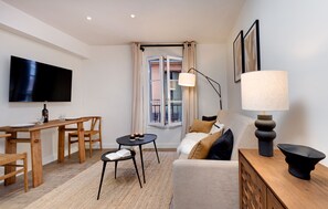 Apartamento (Saint Vincent) | Área de estar | TV de tela plana 50 polegadas com canais digitais, TV