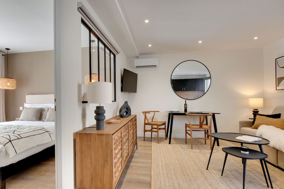 Apartamento (Peyrefite) | Zona de estar | Televisión de pantalla plana de 50 pulgadas con canales digitales