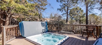 Summer SALE Price, Jacuzzi, Trails, Views, Red Rock Pass, walk to Community Pool