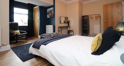 Spacious 2 bed Apartment, Close to City Centre