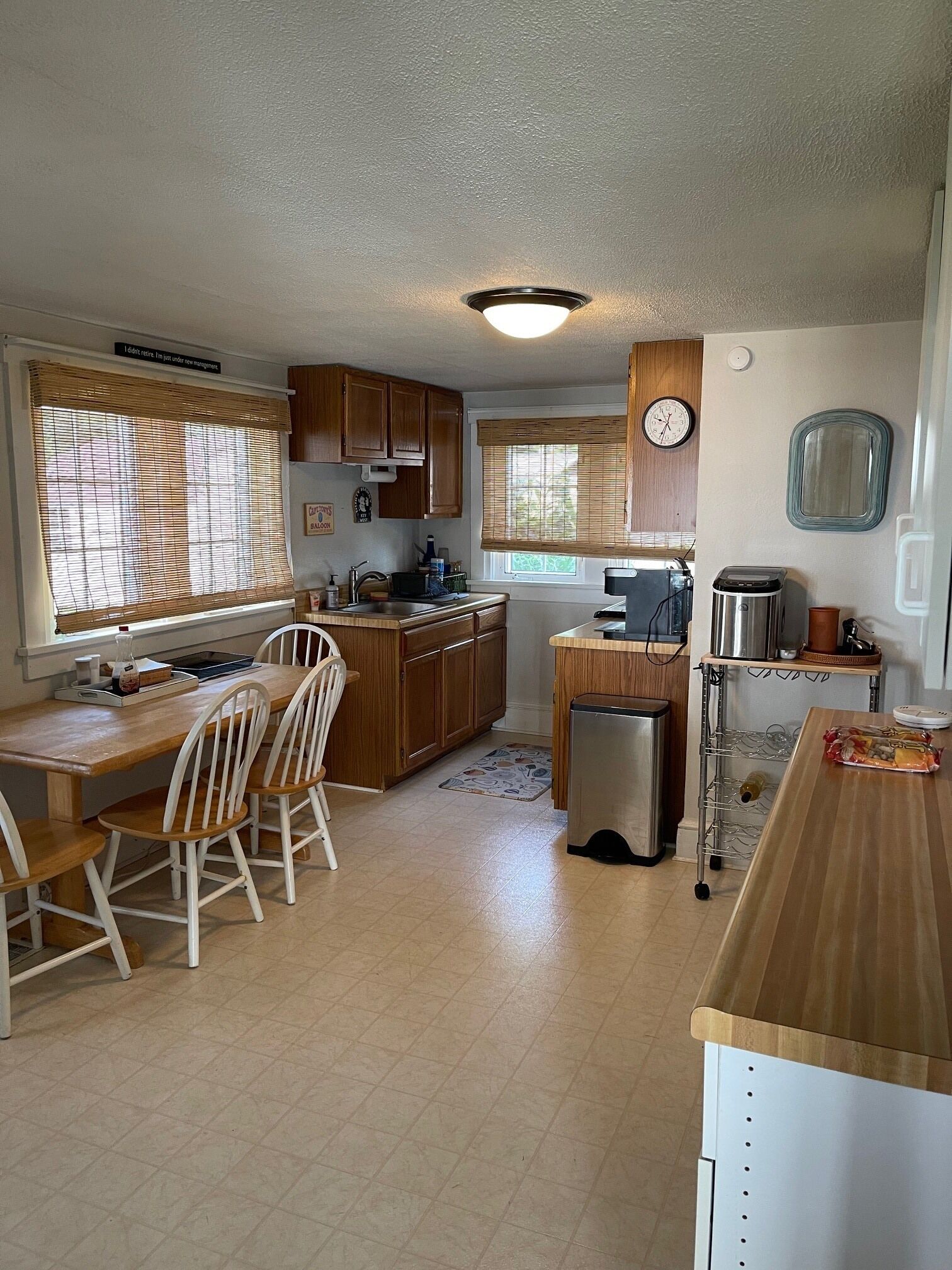 Four à micro-ondes, un four, surface de cuisson