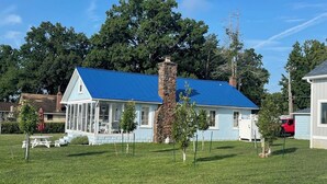 A house with a blue roof, a stone chimney, and a covered porch. - Charming Cottage - Northeast River / Chesapeake Bay (Perryville)