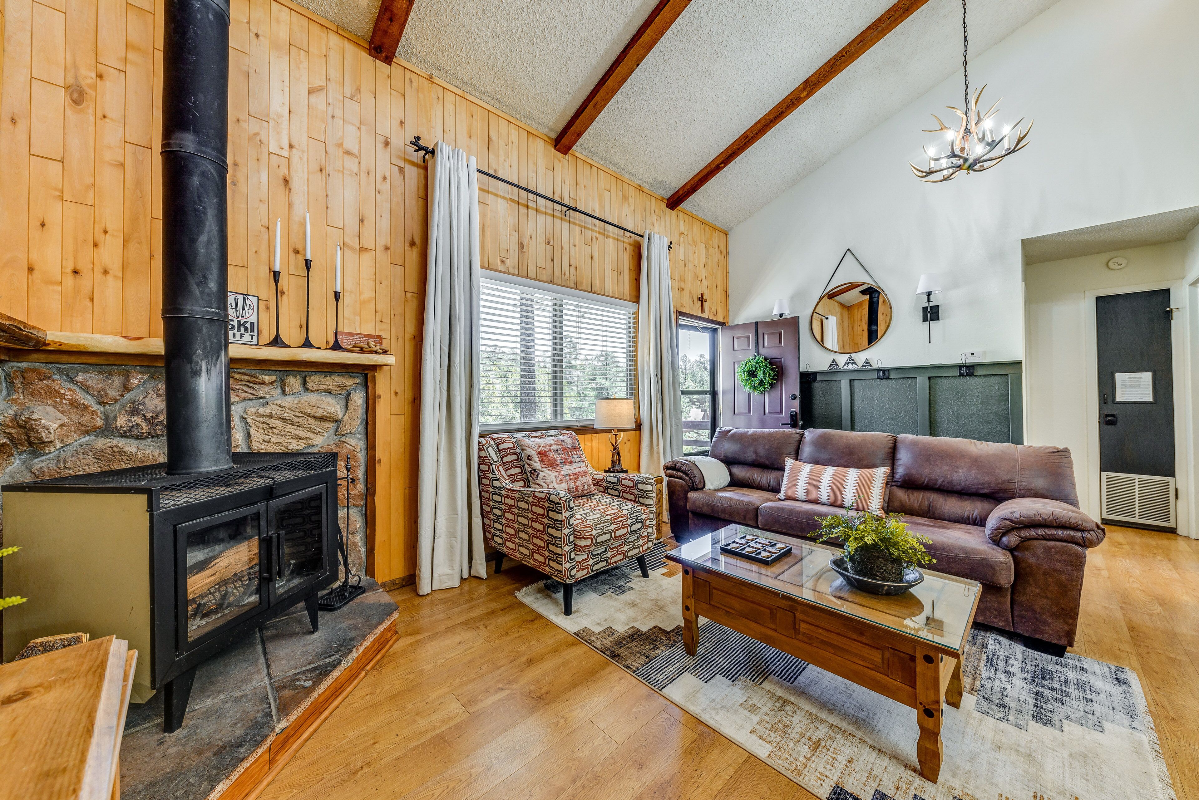 Cozy Ruidoso Condo ~ 15 Mi to Ski Apache!