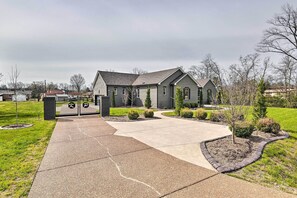 A residential house with a driveway, a gated entrance, and a well-maintained lawn. - Beautiful Nashville Home Near Downtown w/ Hot Tub! (Nashville)