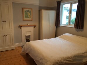 3 bedrooms, iron/ironing board, travel cot, free WiFi