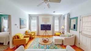 Smart TV, DVD player - Cottage with Beach access & pools-Sleeps 6-WIFI (Gulf Shores)