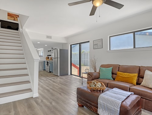 Newly Renovated Luxury Stay - Space Home By Beach & Port