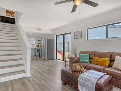 Newly Renovated Luxury Stay - Space Home By Beach & Port