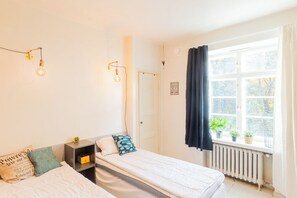 1 soverom, skrivebord, strykejern/-brett og wi-fi (inkludert)