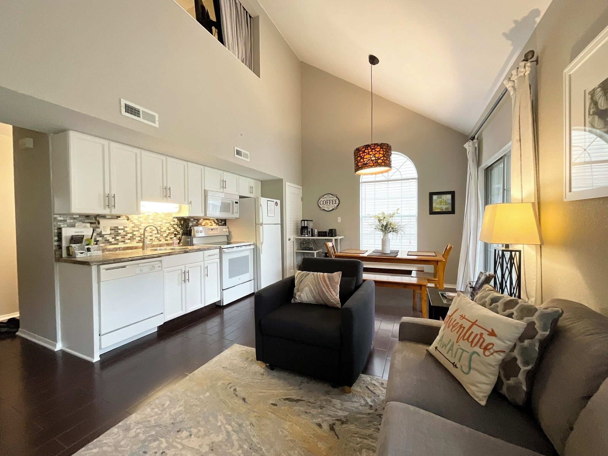 智能電視、DVD 播放機、足球機、乒乓球設施