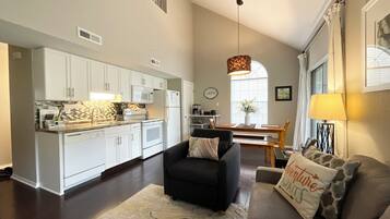 智能電視、DVD 播放機、足球機、乒乓球設施