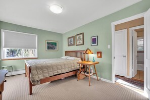 2 Schlafzimmer, Schreibtisch, Bügeleisen/Bügelbrett, Reisekinderbett