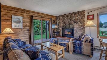 Télévision, cheminée