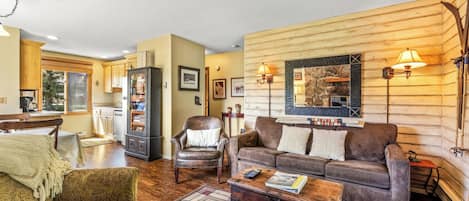 Smart TV, fireplace