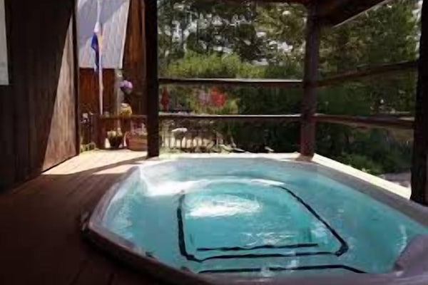 Baignoire à remous extérieure