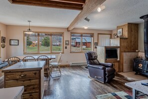 Smart TV - Honey Bear - Mountain cabin with gorgeous scenery (Clark)