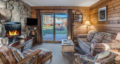 Fully equipped kitchen, pet friendly, and beautiful views.