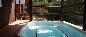 Independence - Cozy cabin, pet friendly, hot tub