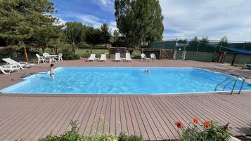 UppvÀrmd pool