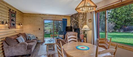 Télévision, cheminée