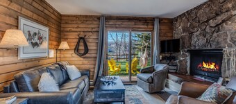 Chickadee - Mountain Modern Cabin on the Elk River