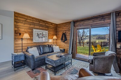 Chickadee - Mountain modern cabin on the Elk River