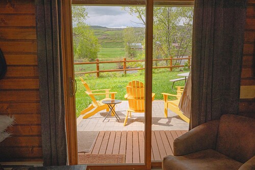 Chickadee - Mountain Modern Cabin on the Elk River