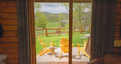 Chickadee - Mountain Modern Cabin on the Elk River