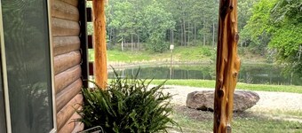 Littlecreek: Rustic cabin get away.